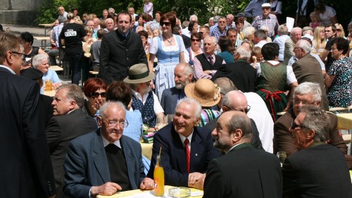 Ehrenbürgertisch mit Monsignore Karl Hagler