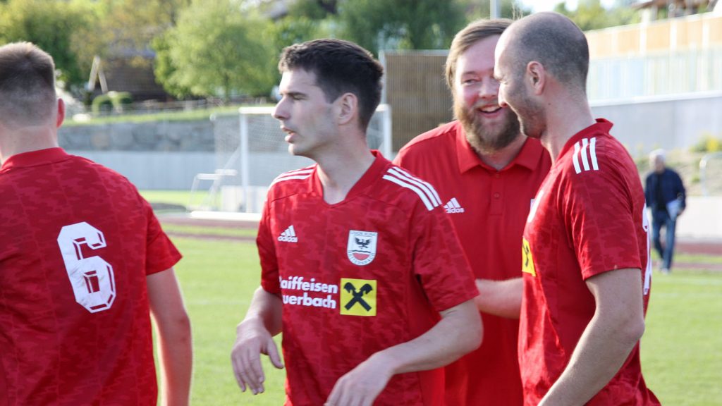 glückliche Gesichter nachdem wichtigen
2:0 Sieg gegen Taiskirchen